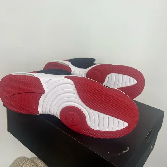 Nike Jordan Max Aura Black and Red Size 10 - Picture 5 of 5